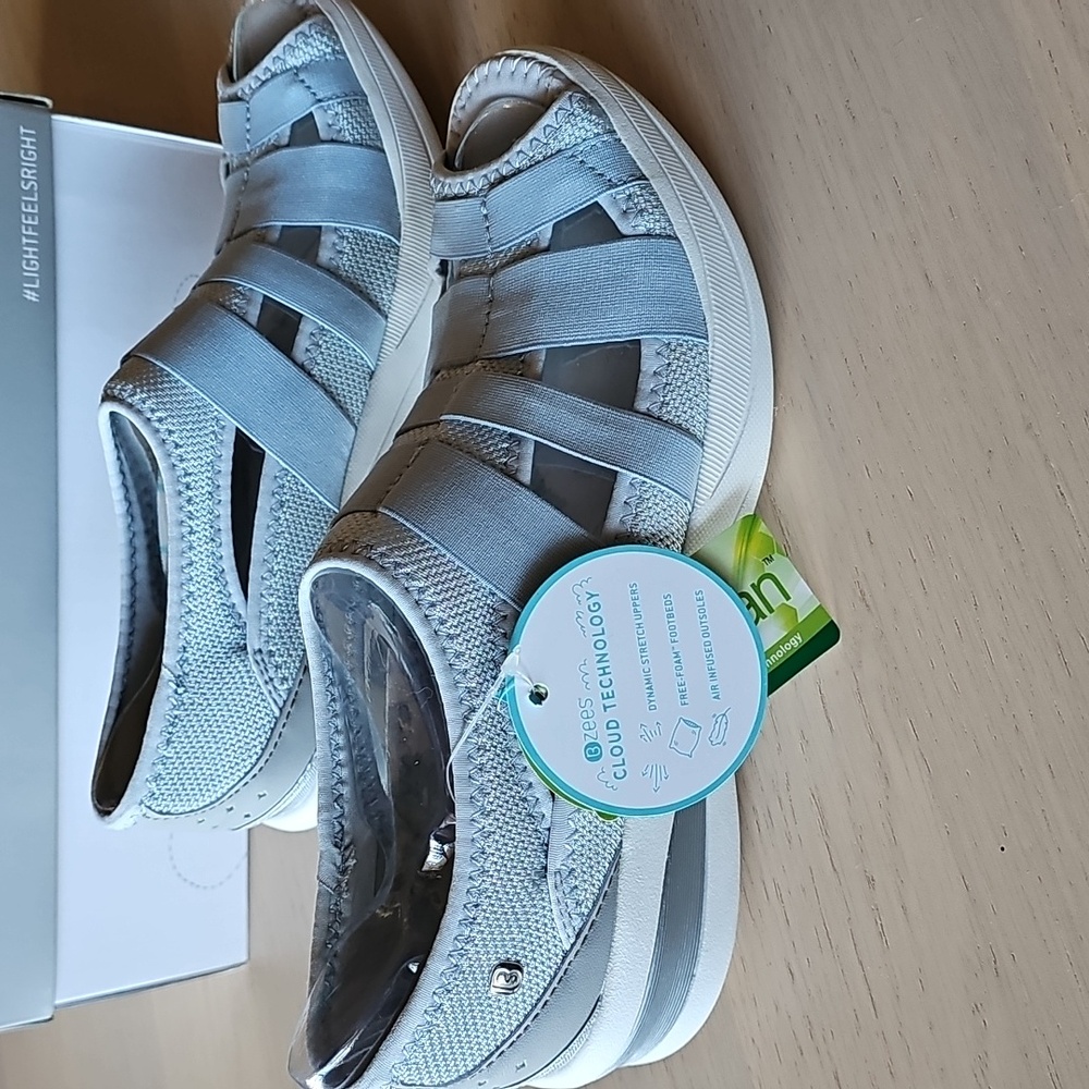 Women's Light Blue Bzee Cloud Technology Sandals NWT - Picture 2 of 7